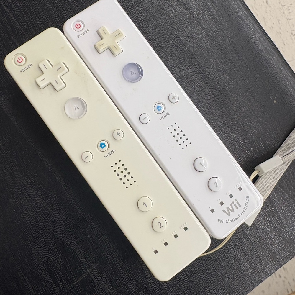 Wii Motion Plus Controller And 1 Regular Controller With Wrist Holds White
